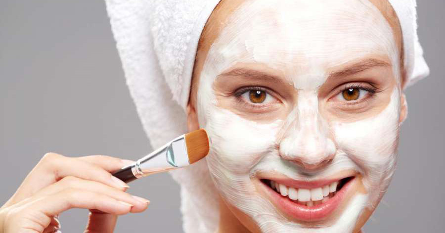 Da sạm đen sẽ bật 2 hay thậm chí là 4 tông trắng mịn nhờ dùng 1 hũ sữa chua không đường và làm theo cách này