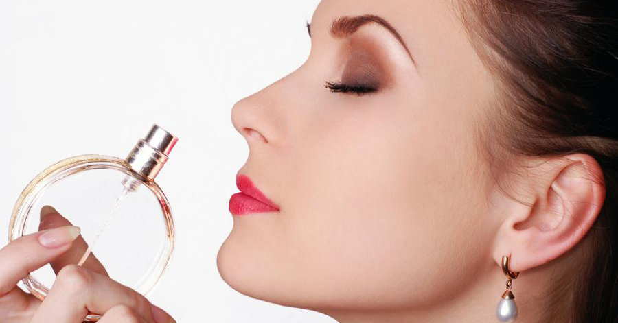 8 mẹo đơn giản giúp bạn giữ hương nước hoa thơm lâu cả ngày