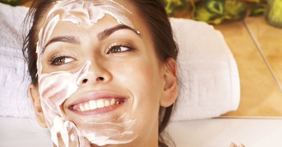 Đắp ngay hỗn hợp này tối hôm trước da sẽ trắng bóc ngay sáng hôm sau