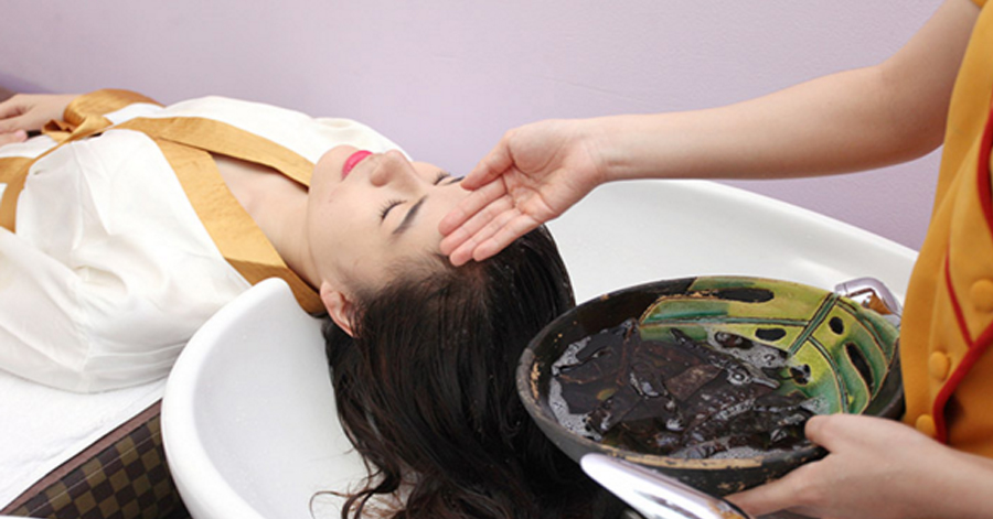 Lấy lại vẻ óng ả suôn mượt cho mái tóc với những cách gội đầu đơn giản dưới đây