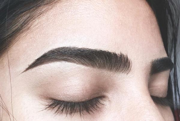 Mất tiền triệu đi xăm lông mày không bằng mẹo siêu đơn giản này
