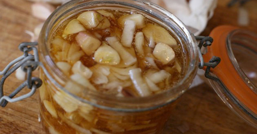 Đầu tư 10 ngày làm lọ tỏi ngâm chanh mật ong, da dẻ sạch mụn, láng o lại trắng bóc như em bé ai cũng giật mình