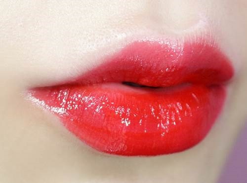 Thoa kem đánh răng lên môi 3 phút trước khi ngủ, ngỡ nghịch dại hốt hoảng về điều vừa xảy ra