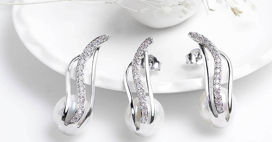 Nguyên nhân khiến trang sức bạc của bạn bị đen dần và cách đánh bóng như mới mua