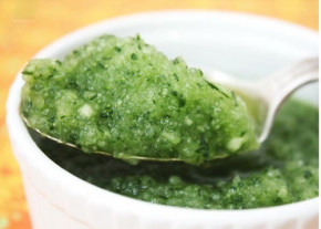 Luộc trứng lên, bóc vỏ cho vào vải xô lăn lên mắt, quầng thâm sẽ biến mất chỉ trong 1 nốt nhạc