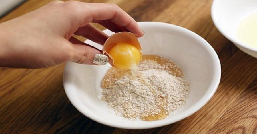 Trộn lòng trắng trứng với bột gạo, thoa đến đâu, da trắng bật đến đấy