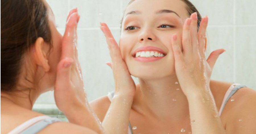 Mụn sẽ “nở hoa” đầy mặt khiến “cuộc sống bế tắc” nếu tiếp tục 5 thói quen xấu này