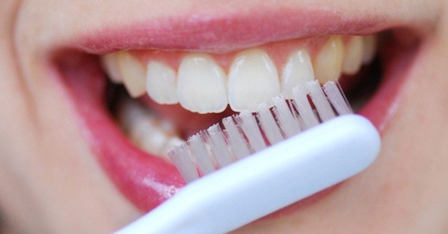 Ngậm thứ này trước khi đi ngủ, mảng bám, cao răng bật ra ngay tức khắc vào sáng hôm sau
