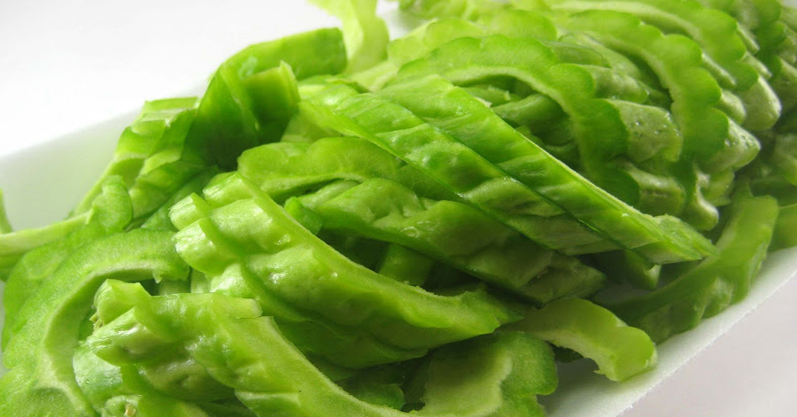 Viêm da, dị ứng, mụn mọc thành cục chỉ cần thoa vài giọt mướp đắng, 3 ngày sau là hết sạch sành sanh