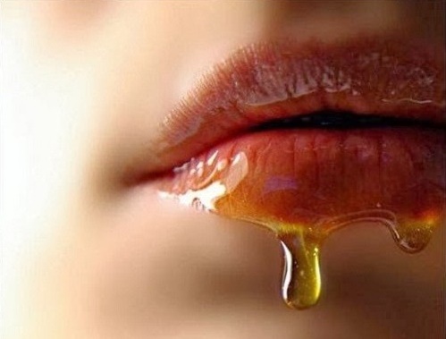 Sáu mẹo hay cho đôi môi cả đời căng mướt, hồng hào như vừa đánh son, chàng nào cũng phải mê mẩn