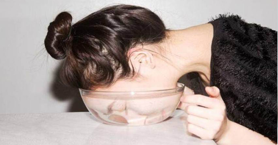 Ngâm mặt trong chậu phấn rôm 3 phút, cả ngày không cần dặm lại lớp trang điểm mà da còn trắng bật sau 1 tuần