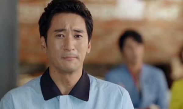 Vừa kí vào đơn ly hôn thì tài khoản bỗng tăng lên chóng mặt, vợ liền rút hết số tiền đó làm 1 việc không ngờ