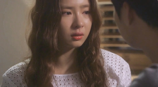 Một lần mượn thỏi son của cô em kết nghĩa đi đám cưới, tôi hốt hoảng phát hiện tội lỗi của chồng bấy lâu nay