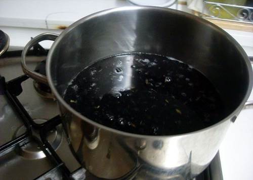 Nấu đỗ đen đúng cách này để uống thì da xấu đến mấy cũng đẹp lên, căng mịn lại trẻ ra cả chục tuổi