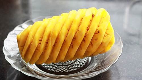 Mỗi ngày ăn 1 quả dứa và sau 7 ngày, cô gái nhận được cái kết vô cùng bất ngờ