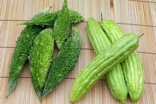Xay mướp đắng lấy nước rồi bôi lên mặt 7 ngày liên tục, da căng bóng, sáng mịn