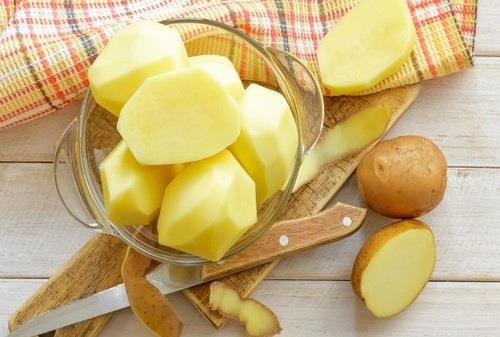 Chỉ mất 2 phút, mắt thâm quầng, sưng húp do thức khuya làm việc hay xem phim cũng sẽ biến mất hoàn toàn nếu bạn đắp thứ này