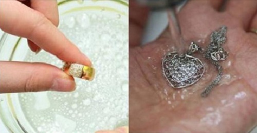 Ngâm trang sức vào thứ nước này chỉ trong 2 phút, dù đen xỉn tới mức nào cũng sáng bóng lung linh như mới