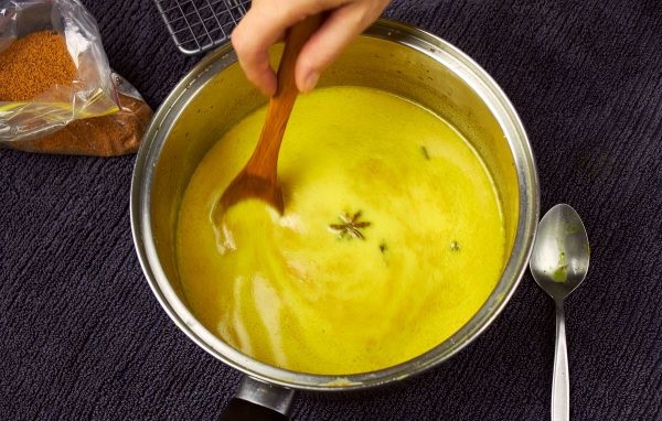 Pha bột nghệ với thứ này rồi uống mỗi buổi tối, da trắng bật lên nhiều tông và trẻ ra cả chục tuổi