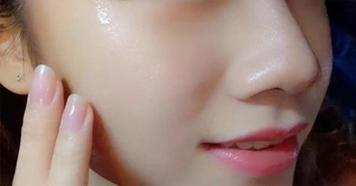 Trộn thứ này với oxy già, da mình bỗng trắng mịn như em bé, dù có thoa kem trộn cả năm cũng không thể sánh bằng