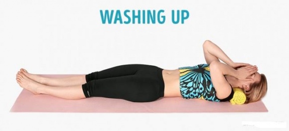 Nằm trên giường tập những động tác này chẳng mấy mà eo con kiến