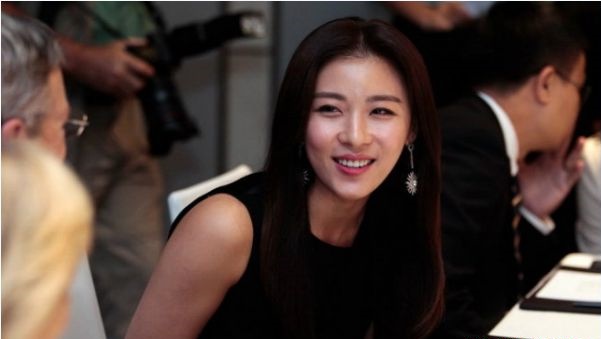 Sau lần đưa vợ đi liên hoan cùng công ty, tôi mới nhận ra giá trị của vợ mình