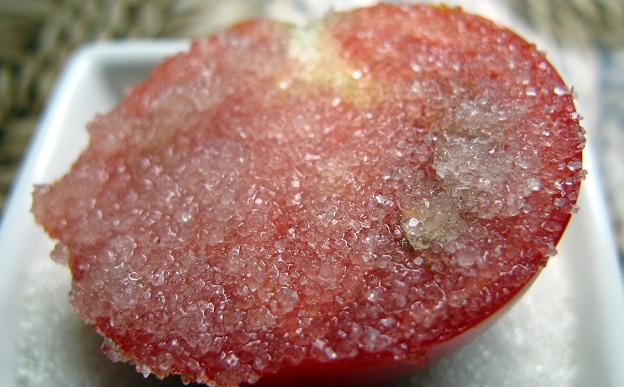 Không có người phụ nữ xấu, chỉ có người phụ nữ không biết “chà 1 lát cà chua” lên mặt để đẹp như tiên này