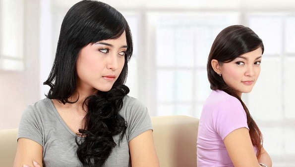 Vừa về nhà chồng đã bị cô em dâu trừng mắt: “Chị đừng hòng sống yên ổn”, hẹn ra nói chuyện mới biết sự thật kinh hoàng