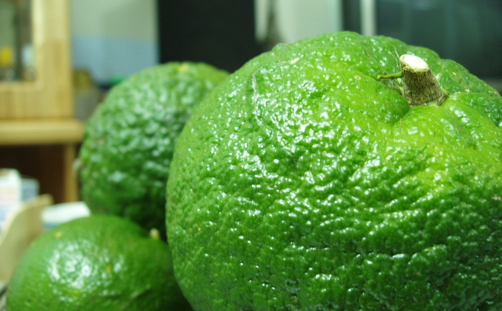 Chuẩn bị 1 cam 1 sữa rồi làm thế này: Bí kíp lột da trắng nõn an toàn bậc nhất hiện nay, ai không biết chỉ có tiếc đứt ruột