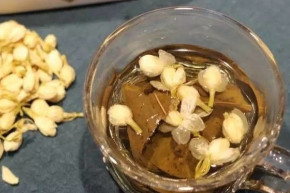 Các pha thức uống giảm cân hiệu quả với lá sen