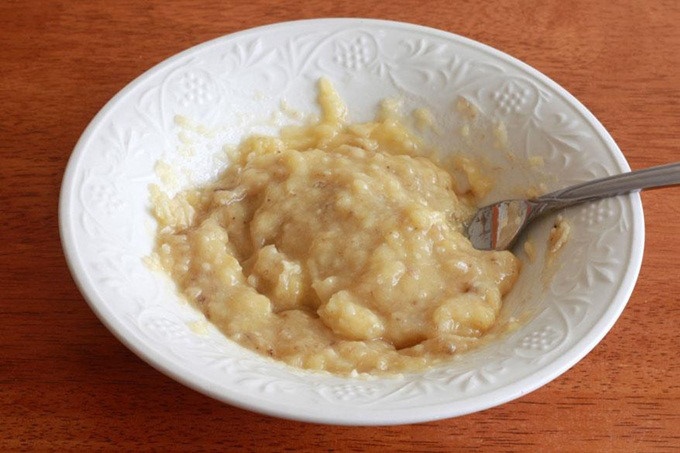 Dùng chuối chín thâm đắp mặt nạ, da trắng bóc chỉ sau 1 đêm