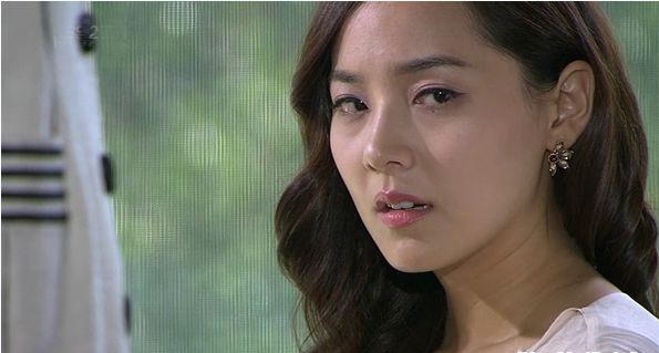 Sự thật đằng sau vỏ bọc của một người vợ hoàn hảo