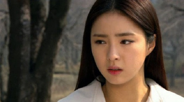 Lặng người vì hành động của chồng sau khi đi thăm mộ người yêu cũ