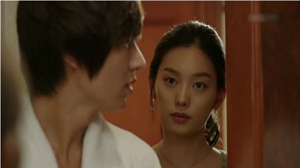 11h đêm, tôi gõ cửa phòng khách sạn để nói với chồng 1 câu: Em mang đồ &rsquo;bảo hộ’ đến đây, 2 người thoải mái vui