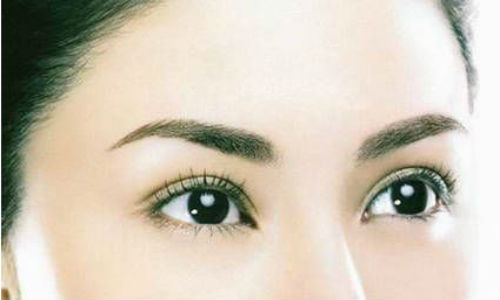 Tỉa lông mày đẹp thôi chưa đủ, phải hợp nhân tướng học để mang lại may mắn, tài lộc cả đời