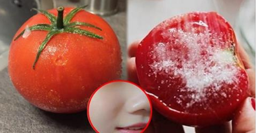 Chà một lát cà chua lên mặt thế này, bạn sẽ cực sốc về kết quả ngay sau đó