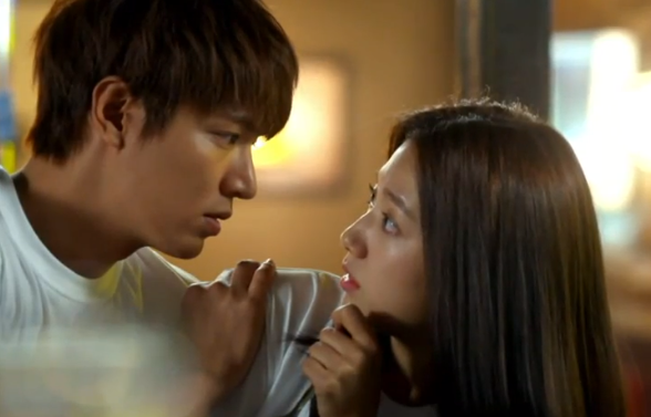 Đi du lịch bị người yêu chửi "ngu như lợn nái" chỉ vì đăng dòng trạng thái này lên FB