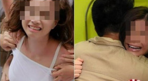 Chứng kiến gái bar xé rách 1 bên áo của vợ lộ ra bầu ngực mới sinh, chồng ngay lập tức lao vào