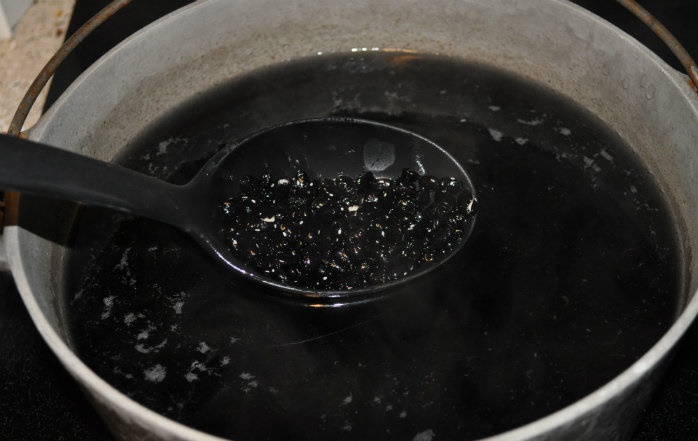 Đỗ đen nấu lên rồi cho thêm thứ này vào da trắng hồng, mỡ bụng dày bao nhiêu cũng biến mất sau 3 ngày