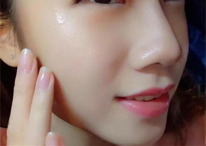 Bôi hỗn hợp này lên mặt, sau 1 đêm bạn sẽ chẳng nhận ra mình vì quá trắng