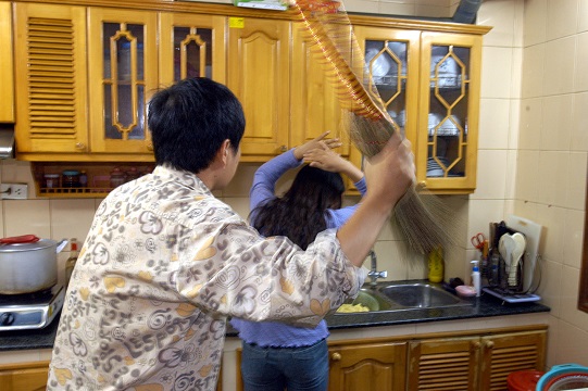 Đàn ông đánh vợ là hèn, hôm nay tôi sẽ quyết "khô máu" với anh!