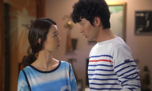 Trong lúc tang gia bối rối chồng lỡ để quên điện thoại trong quan tài vợ, 3 hôm sau có cuộc gọi từ số máy ấy cùng tiếng thều thào: “Tới... đón... em”