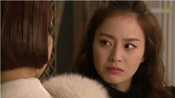 Chỉ vì bí mật này mà cô em chồng tráo trở: ‘Nếu chị đưa 200 triệu thì coi như tôi không biết chuyện...’