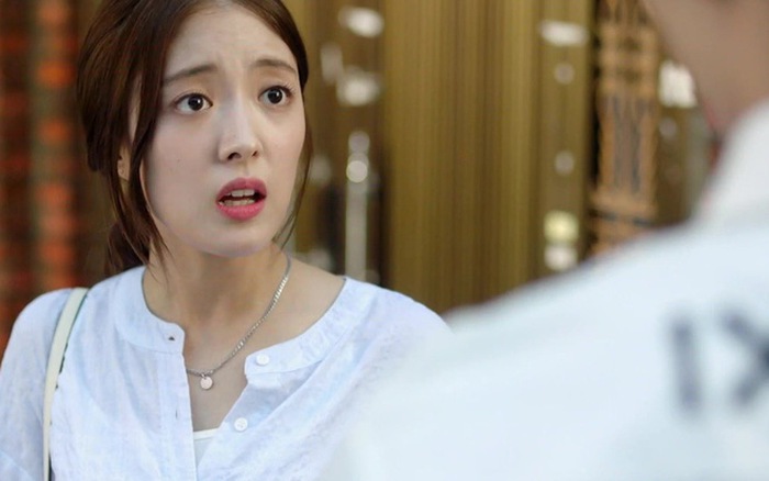 Vợ chết sững trước thái độ thách thức của người chồng ngoại tình khi bị phát hiện