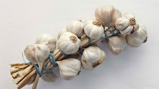 Cách trị mụn ẩn bằng tỏi cho làn da đẹp không kém gì dùng mỹ phẩm