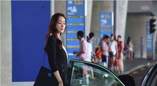 Chồng bắt đầu thấy sợ hãi khi cô vợ không thèm ghen tuông khi thấy mình đi với gái nữa