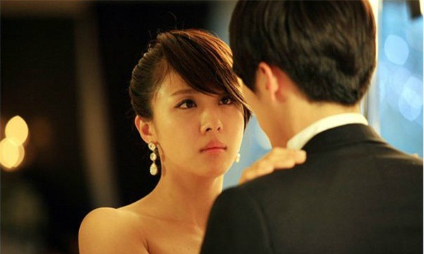 Ngày biết mình có bầu, tôi chưa kịp vui mừng thì bị chồng tát đến cháy cả má