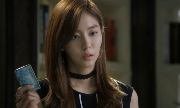 Lên giường với chồng xong, vợ rút mấy tờ 500k quẳng vào mặt ‘Tiền công của anh đêm nay đấy&rsquo;!