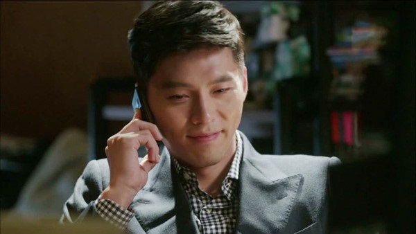 Chồng nằm viện vẫn hí hoáy nhắn tin với bồ nhí, vợ trả thù bằng cách hiểm nhất