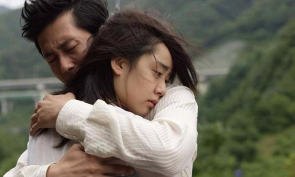 Lời cầu hôn bất ngờ của chồng trong đám cưới em gái khiến tôi giật mình ngỡ ngàng